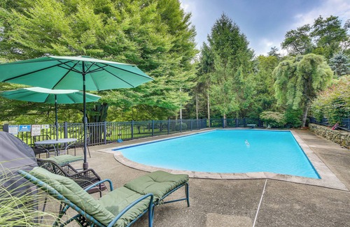 Holmes Cottage | Serene Holmes Cottage Near Lakes & Trails!