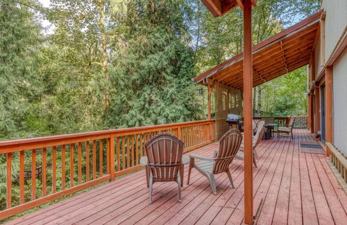 Sandy House | Serene home with large outdoor deck, beautiful forest views, firepit & gas grill