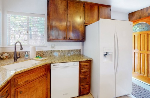 Blue Jay House | Serene lakefront getaway with game room, fireplace, & washer/dryer