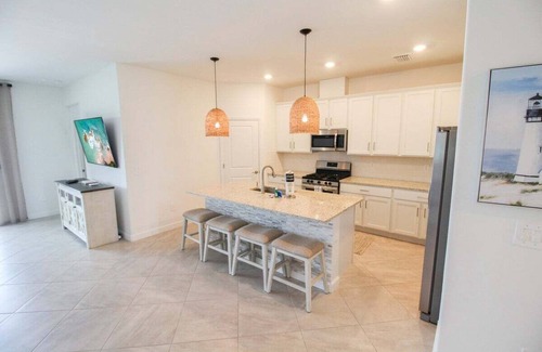 Lakewood Ranch House | Serene lakefront pool home in Lorraine Lakes - Coral Paradise