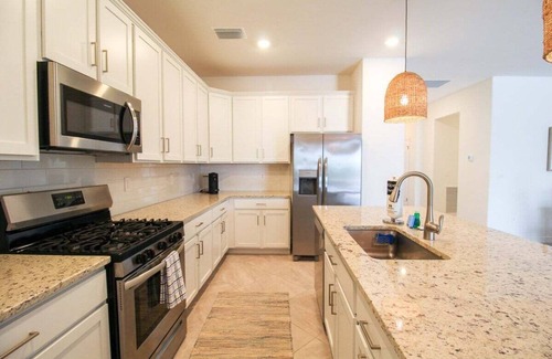 Lakewood Ranch House | Serene lakefront pool home in Lorraine Lakes - Coral Paradise