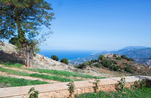 Porovitsa Villa | Serene mountain and sea villa with great views