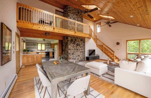 Fleischmanns House | Serene Mountain Lodge w Stunning Views