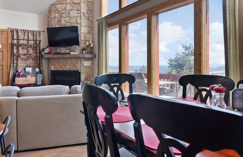 Bailey House | Serene Mountain Retreat-Hot Tub, Fire Pit, Views! Sleeps 6, 1 dog welcomed