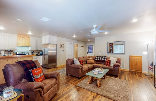 Pla-Vada Woodlands House | Serene & secluded retreat with wood stove, mountain views, & spacious deck