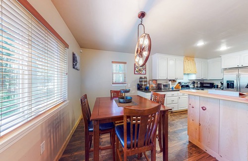 Pla-Vada Woodlands House | Serene & secluded retreat with wood stove, mountain views, & spacious deck
