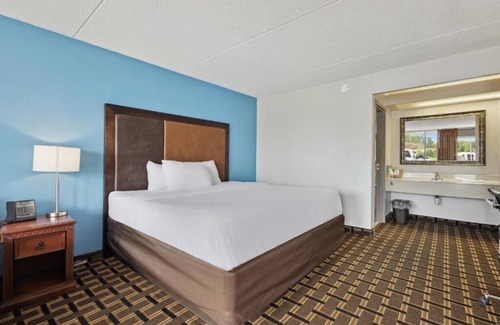 Greeneville Hotel | Serene Stay Near Jordan Knob, Free Parking, Pet Friendly