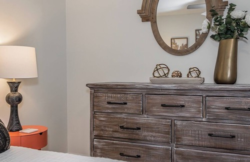 Crabtree Apartment | Serene & Stylish 2-Bedroom House Within Walking Distance of Crabtree Valley Mall