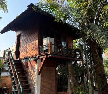 Chang Phueak Apartment | Serene teak Boutique