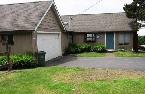 Edgewater Shores House | Serene Waldport Oceanfront with Fantastic Outdoor Gathering Space!