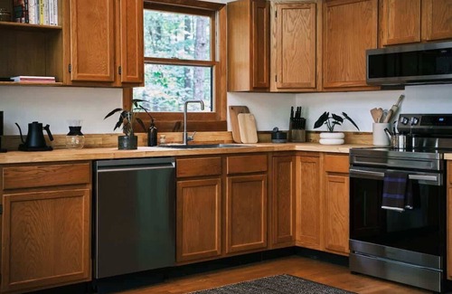 Berkeley Springs Cabin | Serene Wooded Oasis, Close to Local Gems