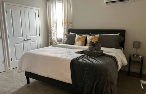 Moseley Apartment | Serenity 1 King Bed/Pool