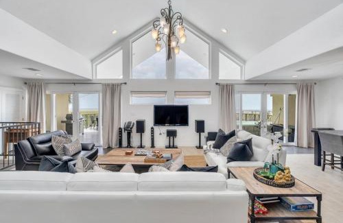 West End House | Serenity At The Lake Pool Retreat