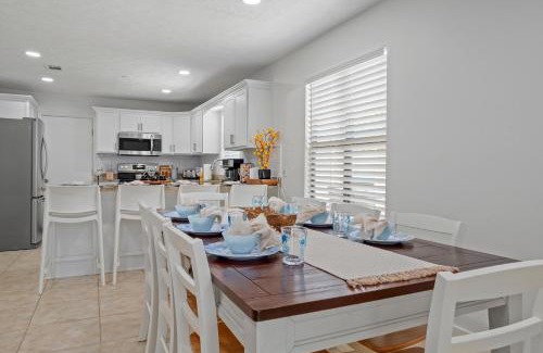 Thomas Drive House | Serenity By The Sea - Seasonal Hot Tub, BBQ, FREE Daily Activities, 4 Min Drive to Beach!