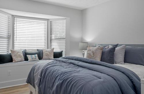 Thomas Drive House | Serenity By The Sea - Seasonal Hot Tub, BBQ, FREE Daily Activities, 4 Min Drive to Beach!