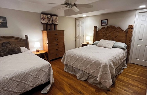 Willis Cabin | Serenity Cove Lakehouse Retreat, Indoor Pool, Gatherings,Events,Lake Conroe