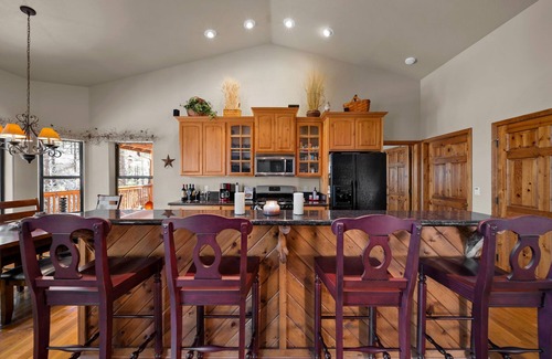Sierra Pines Cabin | Serenity in the Pines! cabin with WiFi, AC in amazing Show Low