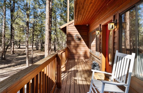 Sierra Pines Cabin | Serenity in the Pines! cabin with WiFi, AC in amazing Show Low