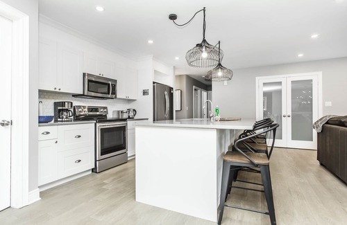 Historic Old Town House | SERENITY MODERN RENOVATED BEAUTIFUL BUNGALOW- in OLD TOWNE w Hot tub