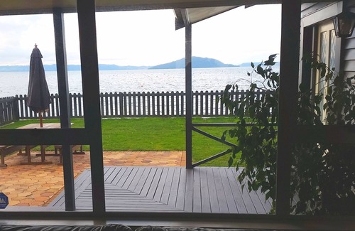 Rotorua Cottage | Serenity on the edge of the lake