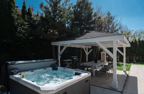 Pruhonice Villa | Serenity Prague Villa with garden jacuzzi