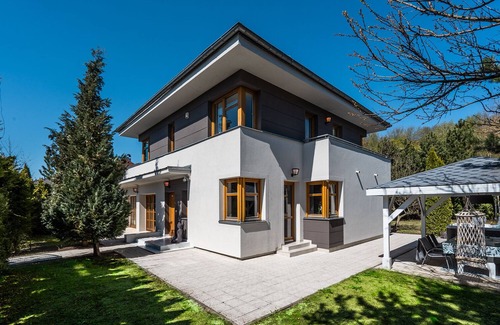 Pruhonice Villa | Serenity Prague Villa with garden jacuzzi