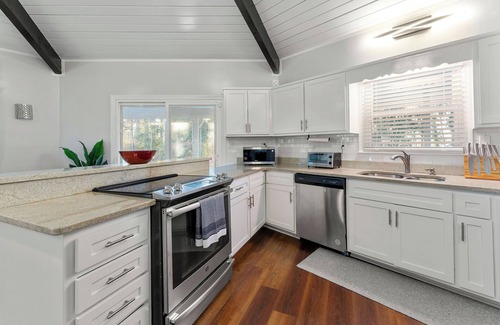 Fayetteville House | Serenity Spot- Charming 3-bedroom house 20 minutes from the Airport.