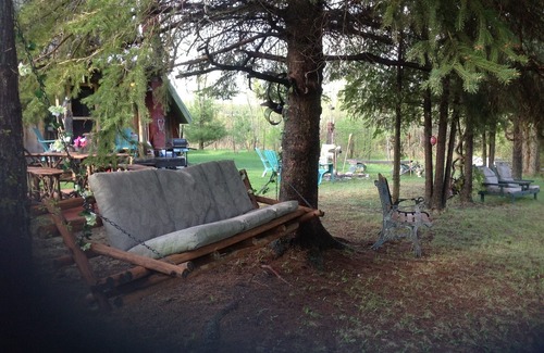 Merritt Cabin | SERENITYS NEST , WATERFRONT, GLOW IN DARK FLOORS, HOT SOAKING TUB