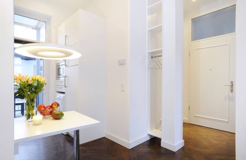Bornheim Apartment | Serviced 2-room apartment m. Fully equipped with WiFi, cleaning, laundry service