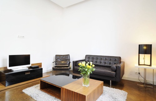 Bornheim Apartment | Serviced 2-room apartment m. Fully equipped with WiFi, cleaning, laundry service