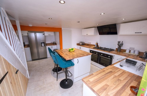 Port Talbot House | Set in Afan Forest Park, this cosy 2-bed retreat is a Guest Favourite for riders, hikers and dog-owners. Light the log burner, Wash your bikes store in the secure shed, and wake up to trails on the doorstep. Pet-friendly, parking included, fast WiF.