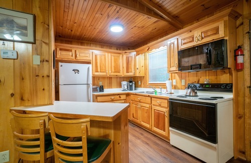 Sautee Nacoochee Cabin | Settin' on the Creek - Let Your Cares Drift Away!
