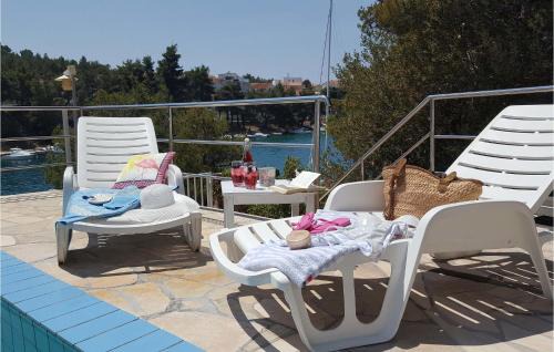 Zaboric House | Seven-Bedroom Holiday Home In Zaboric