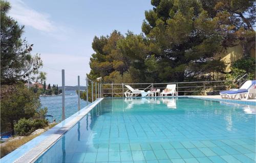 Zaboric House | Seven-Bedroom Holiday Home In Zaboric