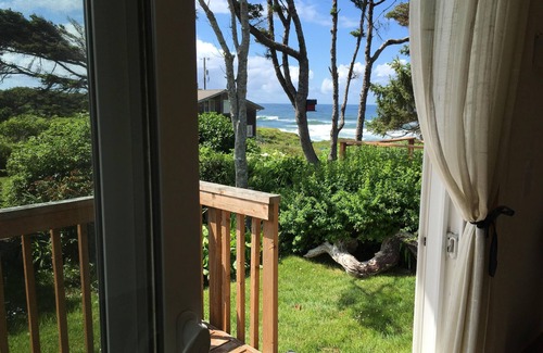Yachats House | Seven miles of sandy beach. North end of historic 804 Trail. Pet Friendly.