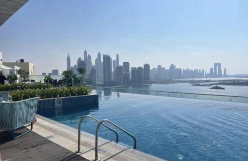 Palm Jumeirah Apartment | Seven Palm Hotel with West beach access