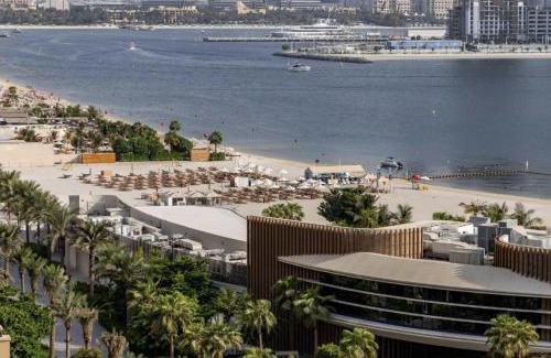 Palm Jumeirah Apartment | Seven Palm Hotel with West beach access