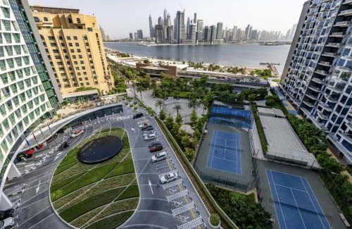 Palm Jumeirah Apartment | Seven Palm Hotel with West beach access