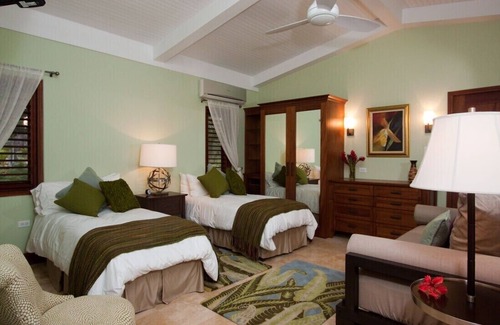 Stewart Town Villa | Seven Seas-BEACHFRONT! STAFF! POOL! FAMILY! WEDDINGS!