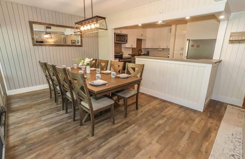 Seven Springs Condo | Seven Springs 2 Bedroom Premium Condo, Pet Friendly! by RedAwning - Save 10% on 3 Nights, 15% on 5 Nights!