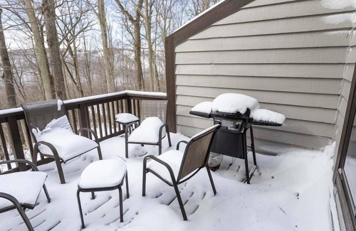 Seven Springs Condo | Seven Springs 3 BR Deluxe Condo, Near Golf Course by RedAwning