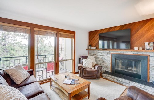 Bend Apartment | Seventh Mountain Condo in Bend with Scenic Views!