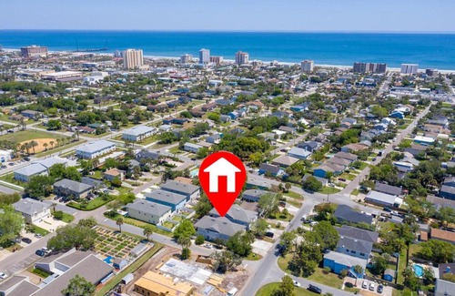 Jacksonville Beach House | Seventh Seas half mile to the beach pet friendly Near to the Mayo Clinic - UNF - TPC Sawgrass - Convention Center - Shopping Malls - Under 3 Hours from DISNEY