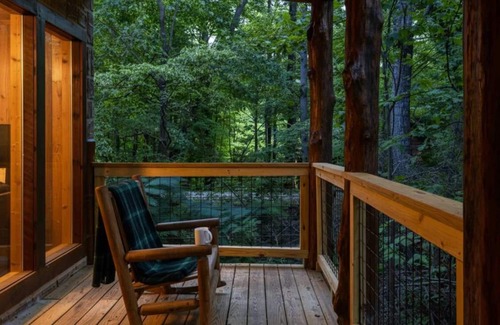 Sevierville Ski Chalet | ‼️Sevierville Cabin | Mtn Views, BBQ & Hot Tub