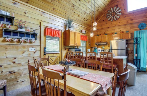 Sevierville Cabin | Sevierville Cabin: Private Deck, Community Pool!