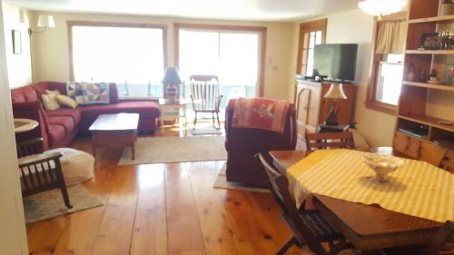 Gray House | Seymour Lake House