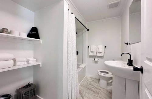 Indian River House | SG King Room # 7A Sum