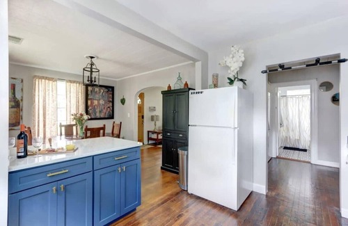 Eastside House | Shades of Blue on Park - Walk to Forsyth!