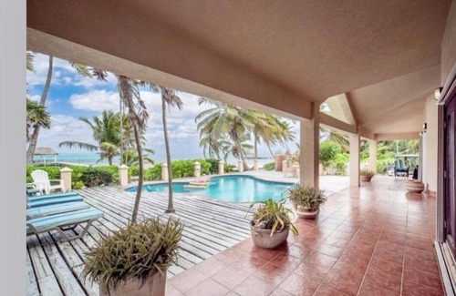 San Pedro House | Shades of Blue - Private Beach Paradise