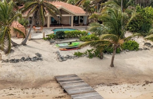 San Pedro House | Shades of Blue - Private Beach Paradise